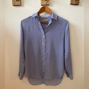 EVERLANE 100% washable silk button-down shirt Size 2. Excellent used condition.